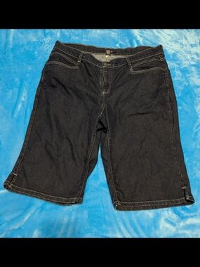 👖☀️ Classic & Cool: Dark Wash Bermuda Shorts ☀️👖